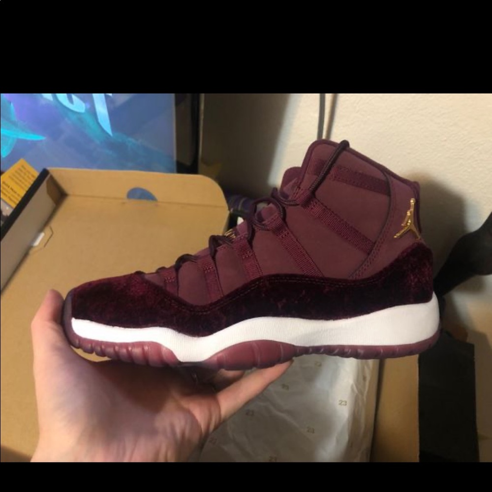 Jordan heiress 11 maroon velvet